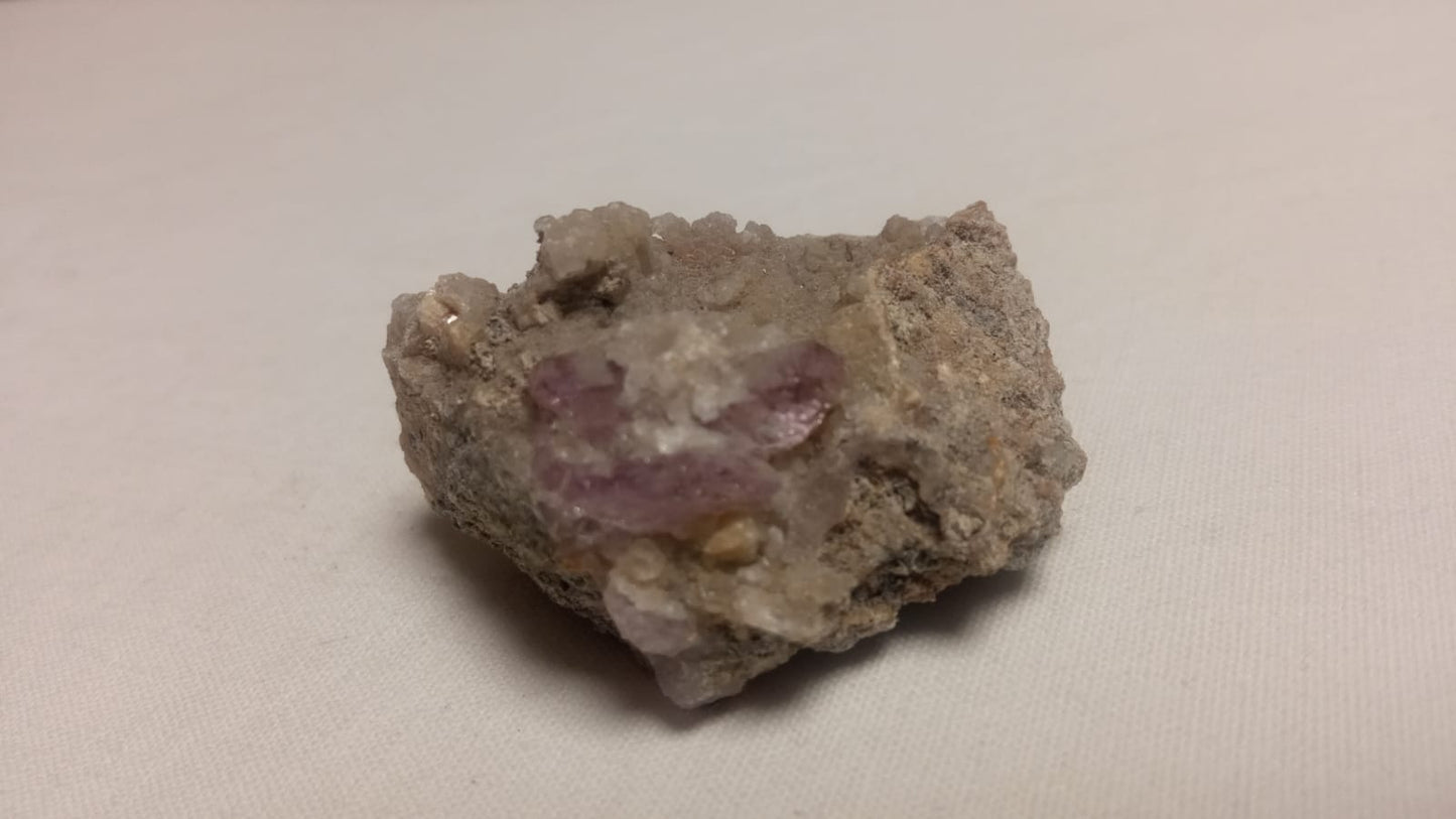 Quarzo ametista , calcite su matrice