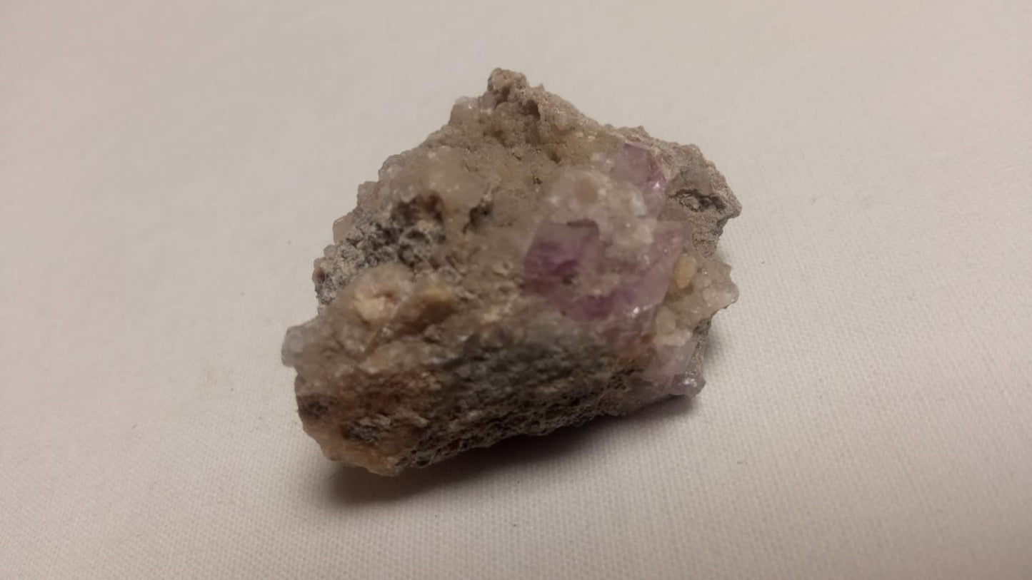 Quarzo ametista , calcite su matrice