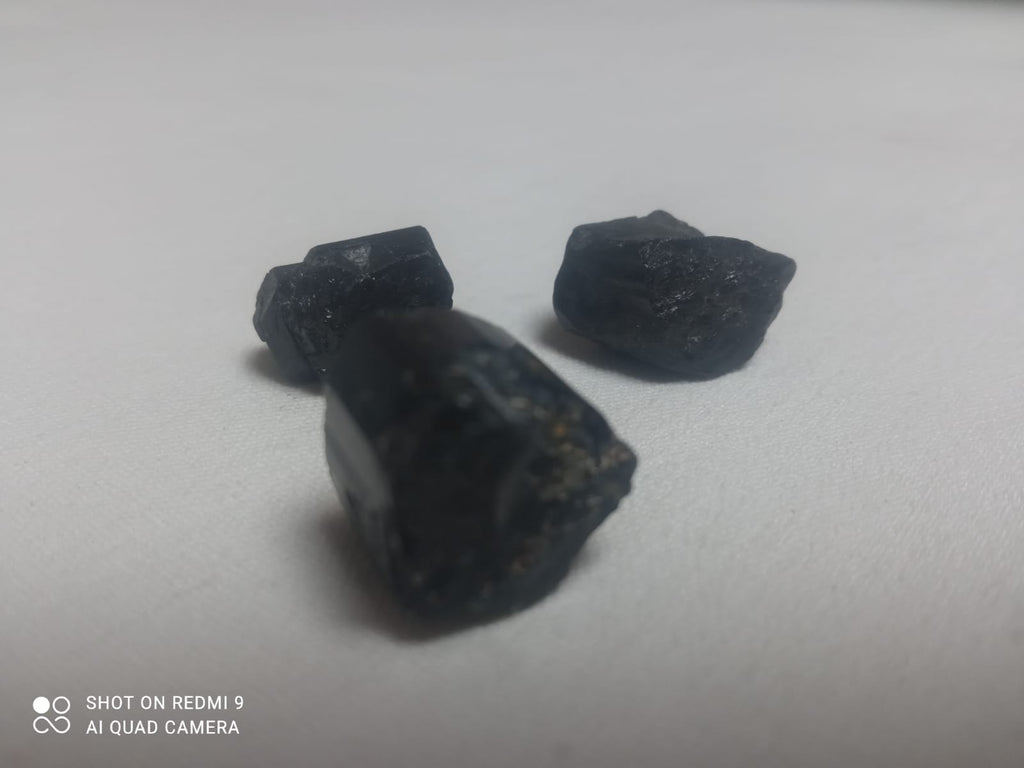 Tormalina nera grezza