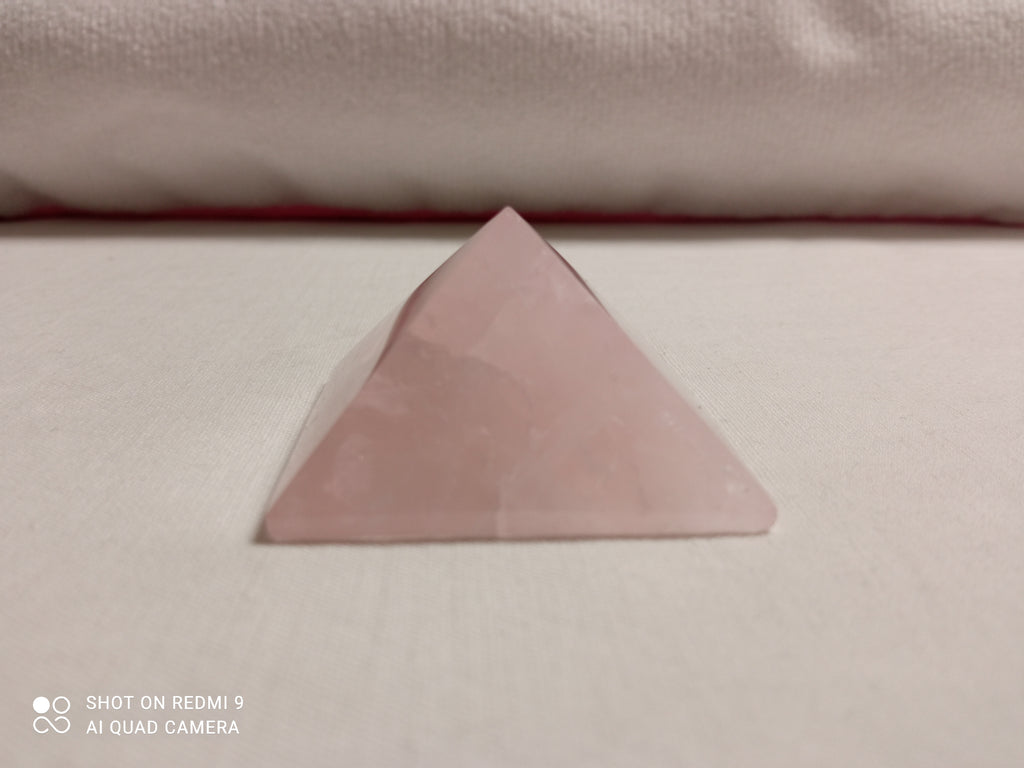 𝐏𝐢𝐫𝐚𝐦𝐢𝐝𝐞 𝐝𝐢 𝐐𝐮𝐚𝐫𝐳𝐨 𝐑𝐨𝐬𝐚